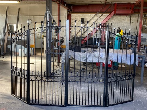 Fold driveway gates - bi-fold,